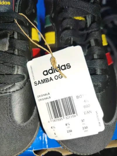 Zapatillas Adidas Samba negras con diseño tricolor - miniatura 2