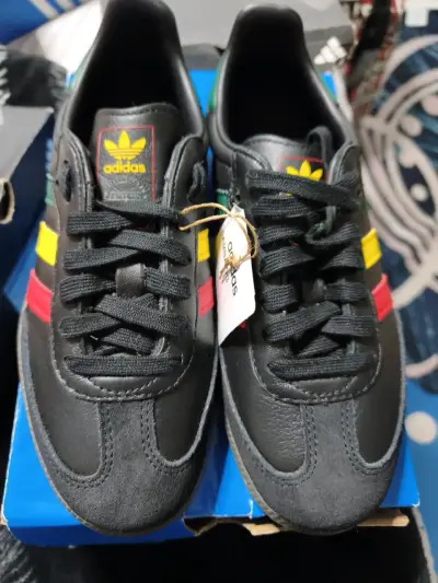 Zapatillas Adidas Samba negras con diseño tricolor - miniatura 6
