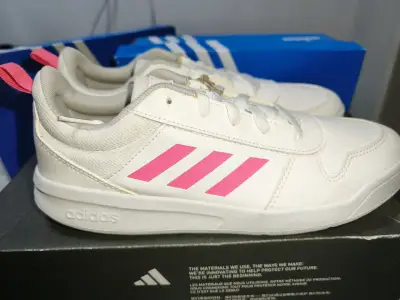 Zapatillas Adidas blancas con detalles rosados - miniatura 4