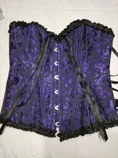 Corset morado con encaje negro elegante - miniatura 1