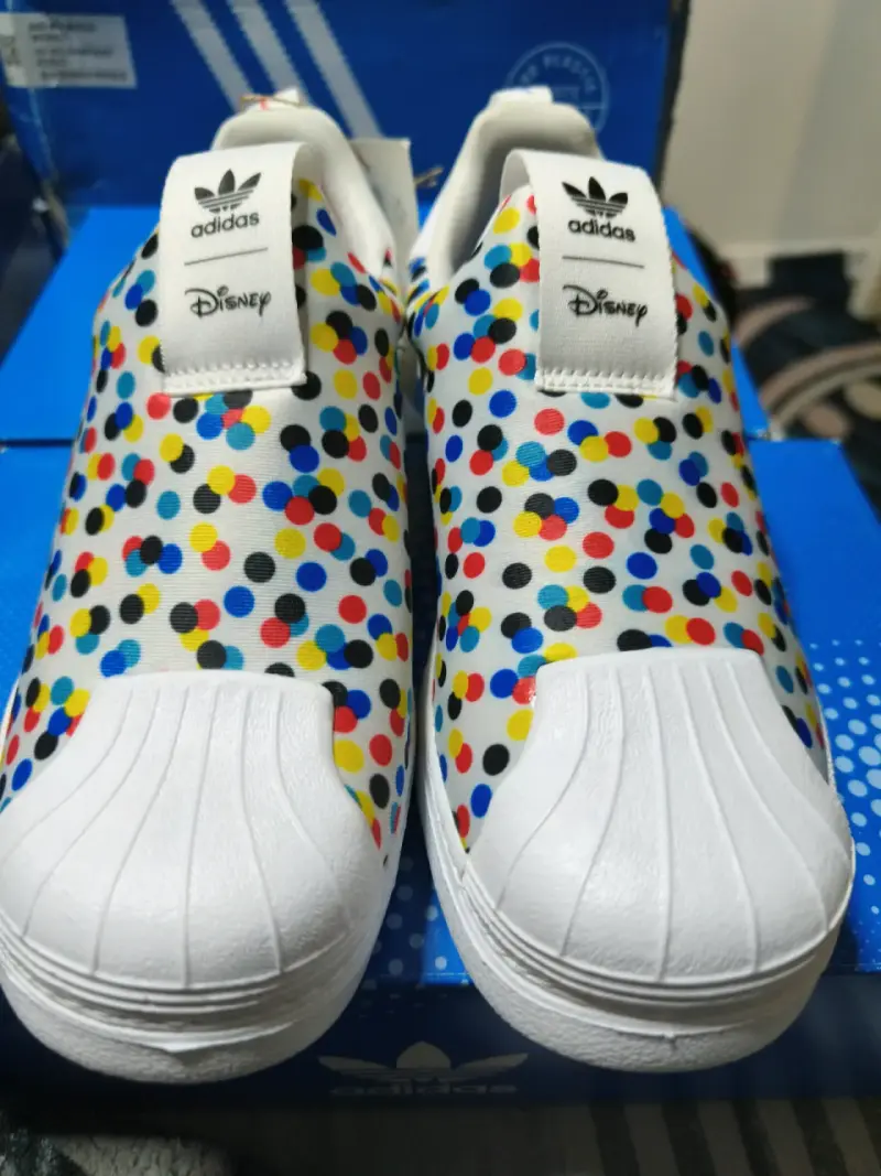 Zapatillas Adidas Disney con diseño de lunares - 2