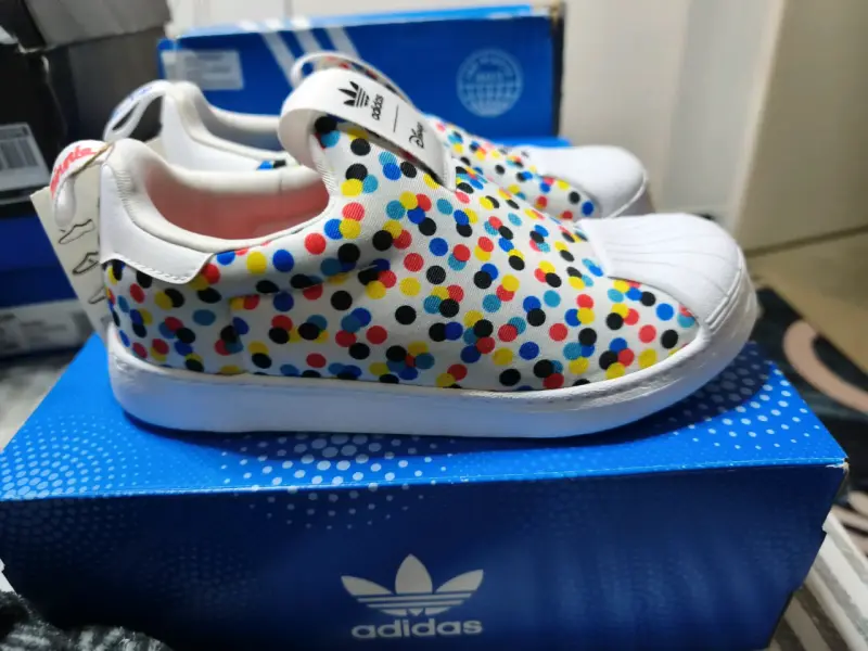 Zapatillas Adidas Disney con diseño de lunares - 6
