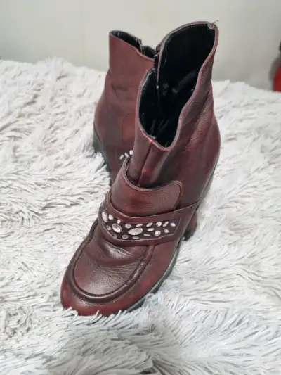 Botines de cuero marrón con detalles brillantes - miniatura 3