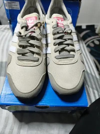Zapatillas Adidas talla 40,5 nuevas USA 84 - miniatura 3