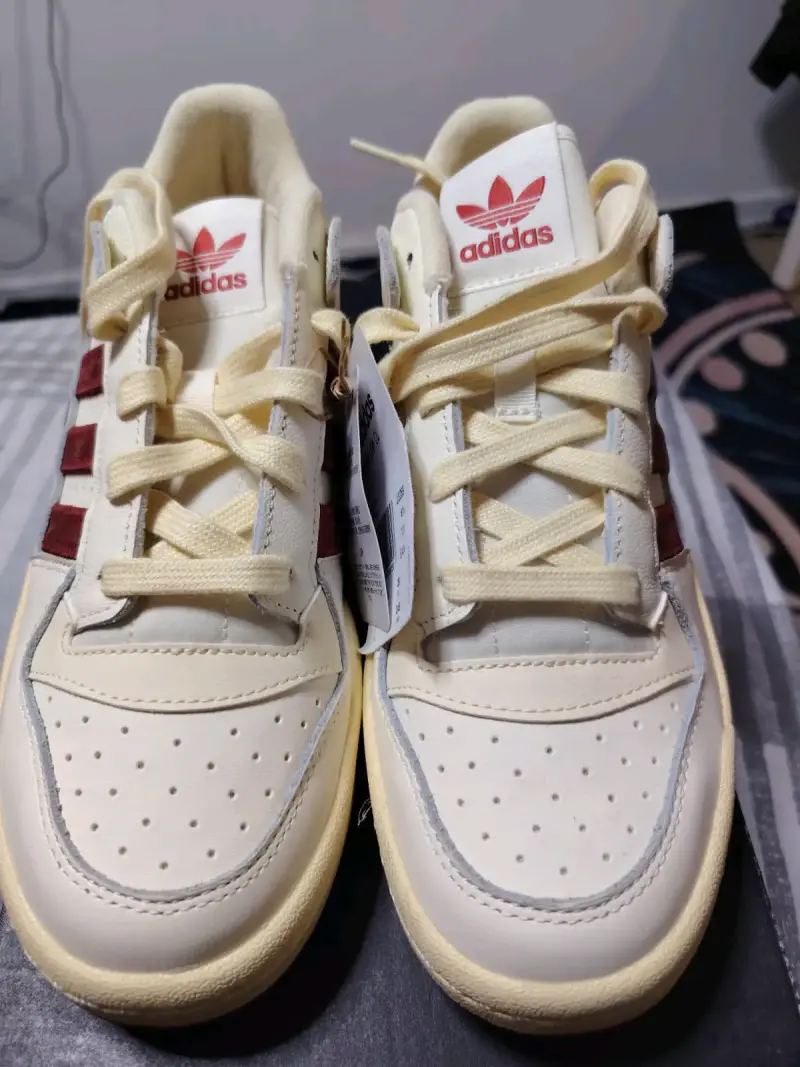 Zapatillas Adidas blancas con detalles rojos - 6