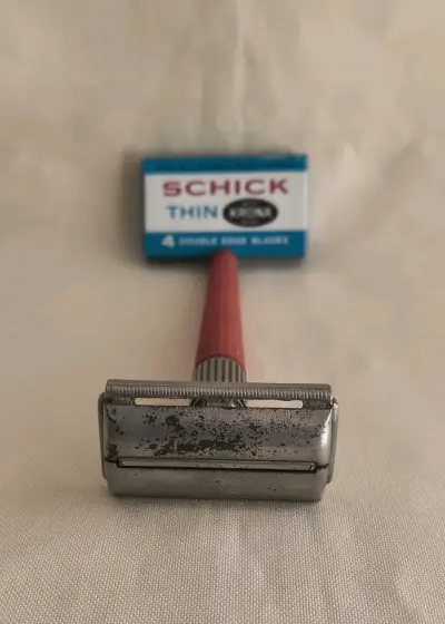 Maquina Afeitar Vintage Gillette Decorativa - miniatura 2