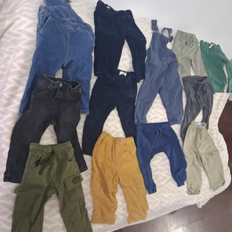 Lote de pantalones para niños en varios colores - 1