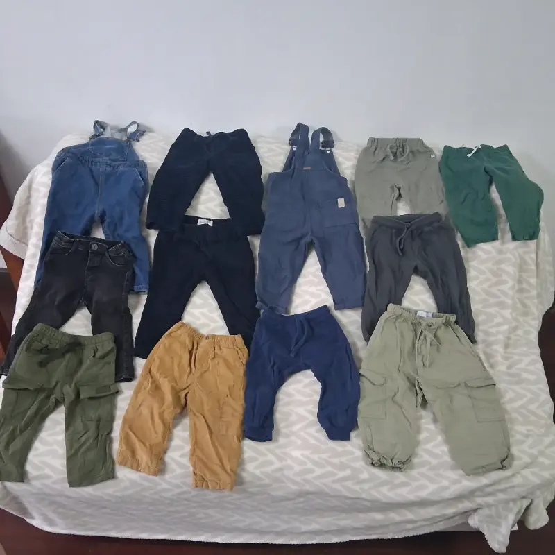 Lote de pantalones para niños en varios colores - 2
