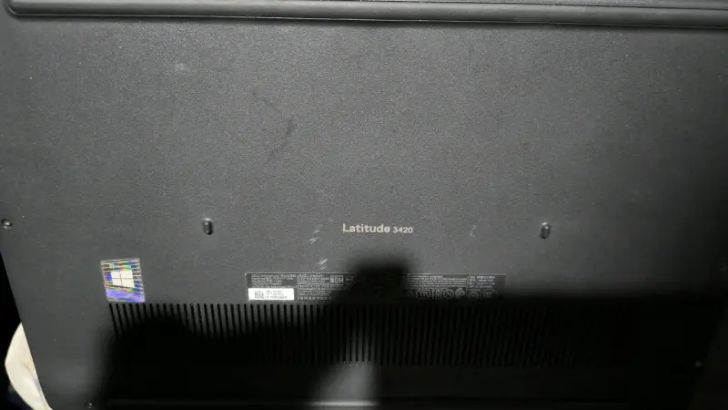 Laptop Dell con Windows 11 y pantalla HD - 4