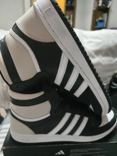 Zapatillas Adidas talla 44 nuevas - miniatura 2
