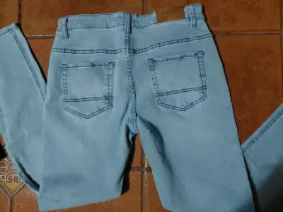 Jeans celestes de mezclilla para niño - miniatura 2