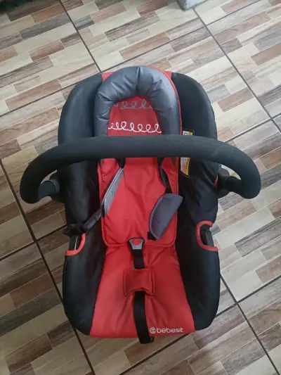 Silla de auto Bebesit roja y negra - miniatura 1