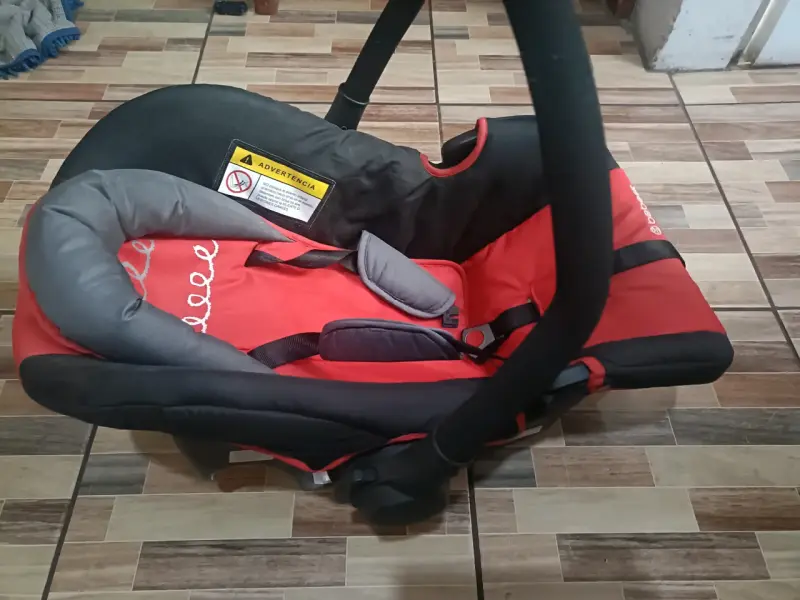 Silla de auto Bebesit roja y negra - 2
