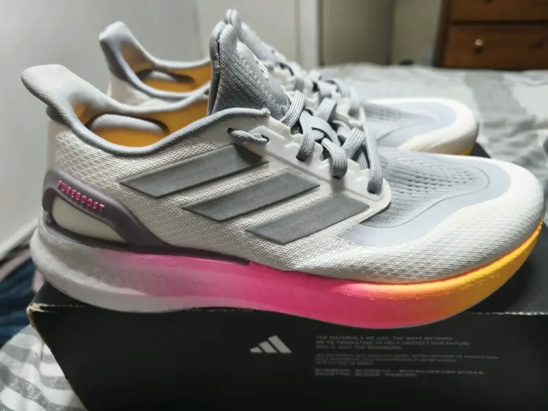 Zapatillas deportivas Adidas grises con suela multicolor - 4