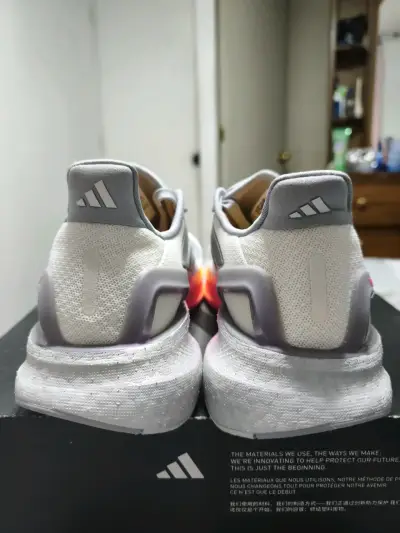 Zapatillas deportivas Adidas grises con suela multicolor - miniatura 6