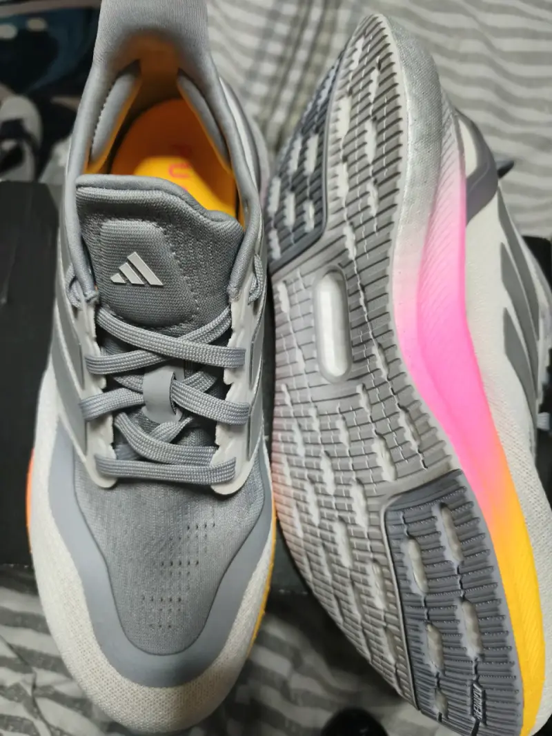 Zapatillas deportivas Adidas grises con suela multicolor - 8