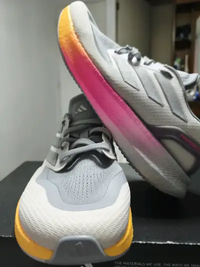 Zapatillas deportivas Adidas grises con suela multicolor - miniatura 12