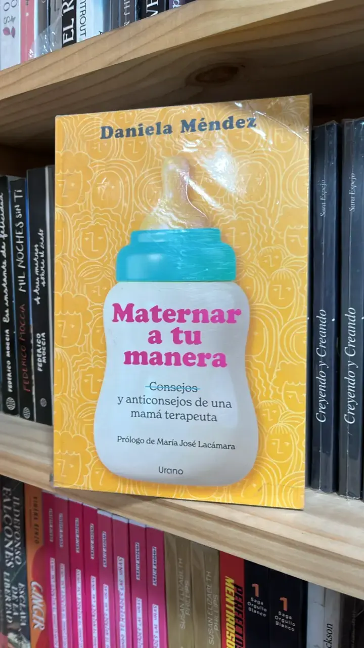 Libro 'Maternar a tu manera' de Daniela Méndez