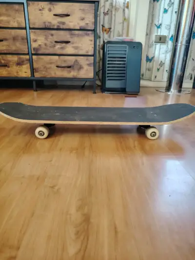 Skateboard clásico para trucos y paseos - miniatura 1
