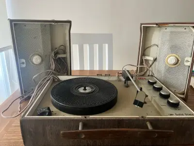 Tocadiscos vintage con parlantes integrados - miniatura 1