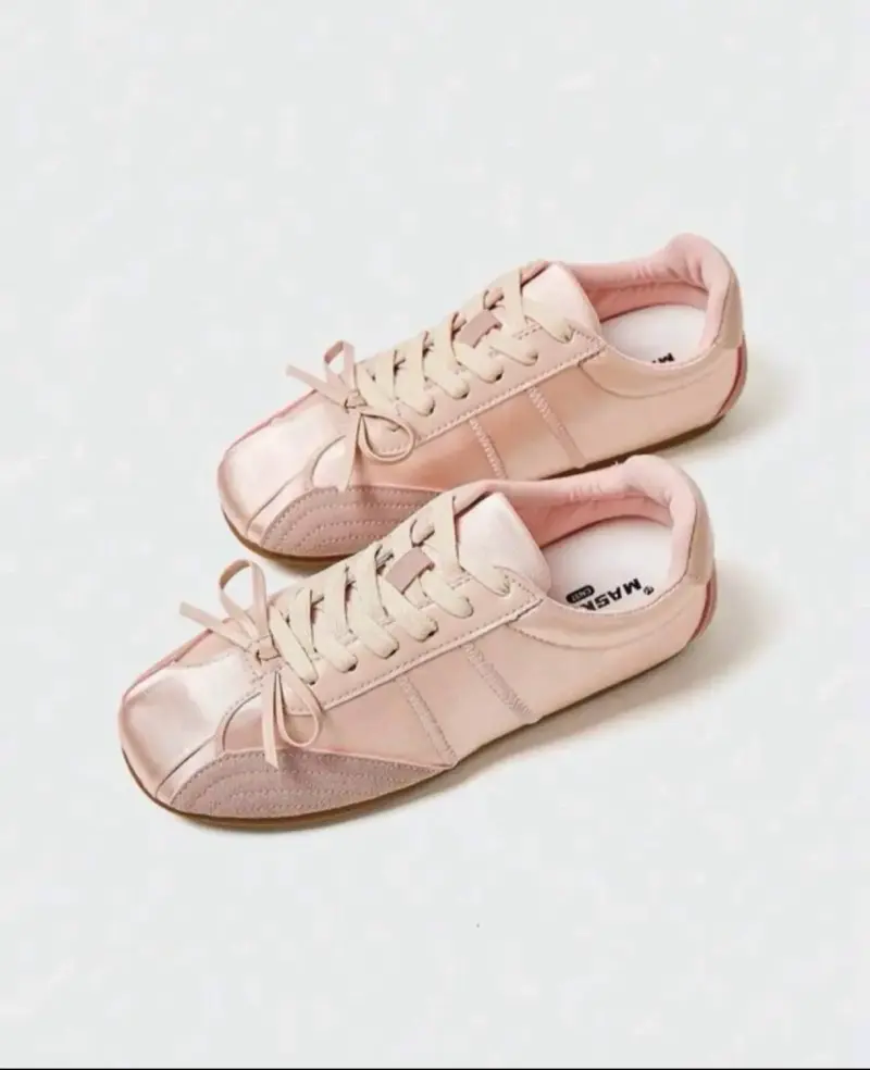 Zapatillas deportivas rosadas de satén - 2