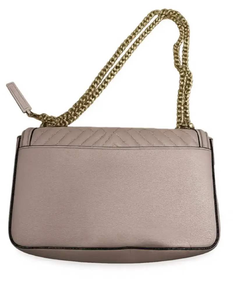 Cartera de cuero beige con cadena dorada - 2