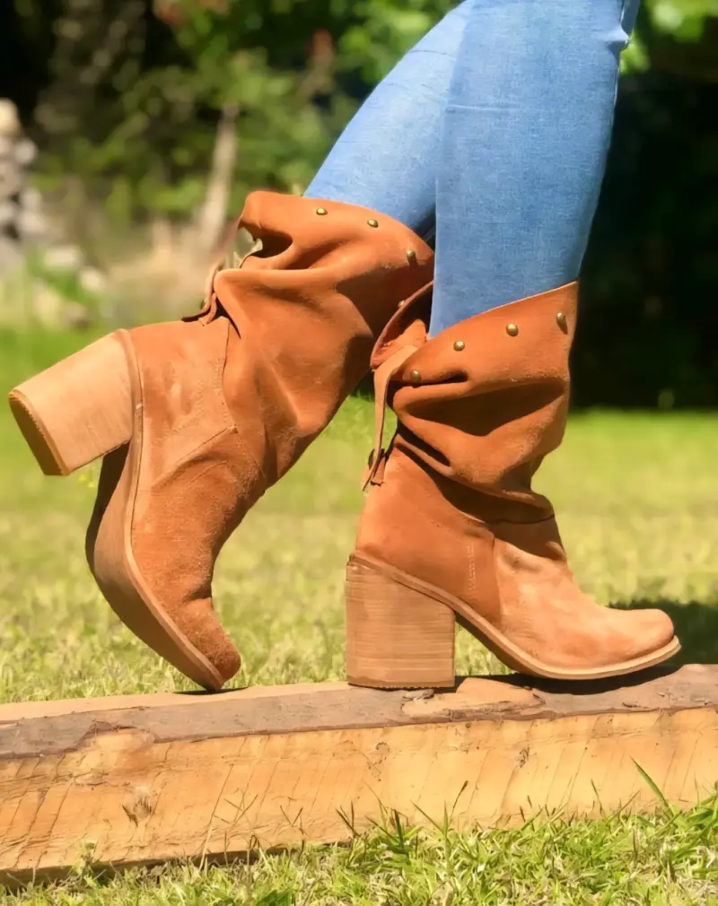 Botas de gamuza marrón con tacón alto