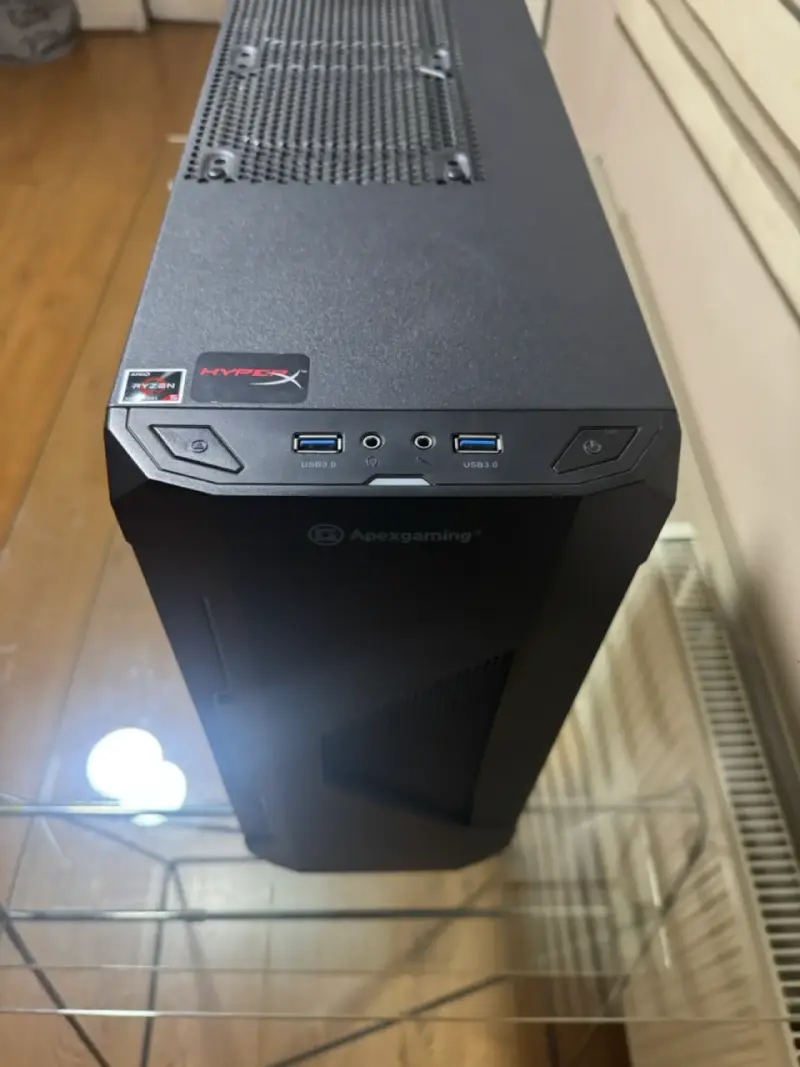 PC de escritorio gaming con tarjeta gráfica RTX - 2