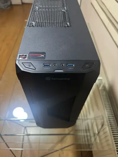 PC de escritorio gaming con tarjeta gráfica RTX - miniatura 2