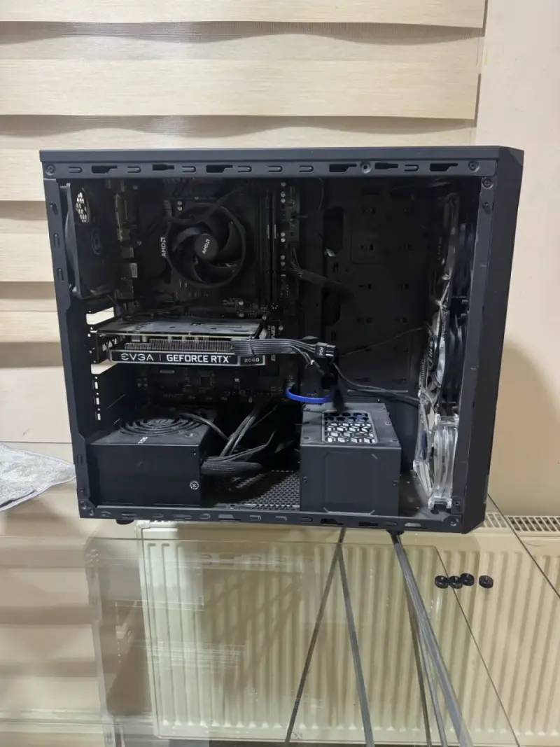 PC de escritorio gaming con tarjeta gráfica RTX - 3