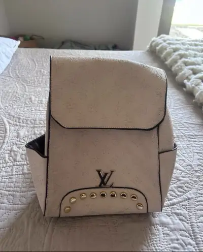 Mochila de cuero blanca con logo LV - miniatura 1