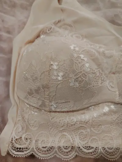 Top de encaje beige para mujer - miniatura 4