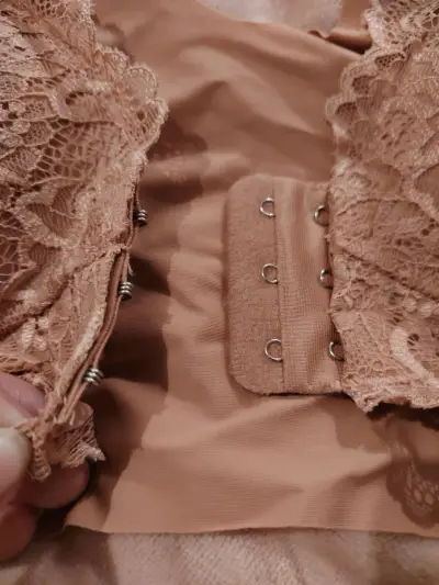 Sostén de encaje color beige - miniatura 3