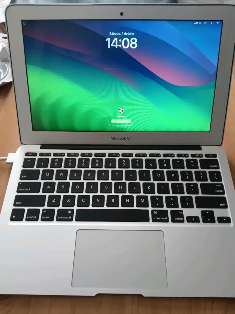 MacBook Air 11-inch 2015, Core i7, 8GB RAM - 2