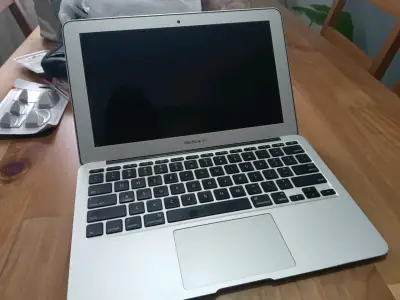 MacBook Air 11-inch 2015, Core i7, 8GB RAM - miniatura 4