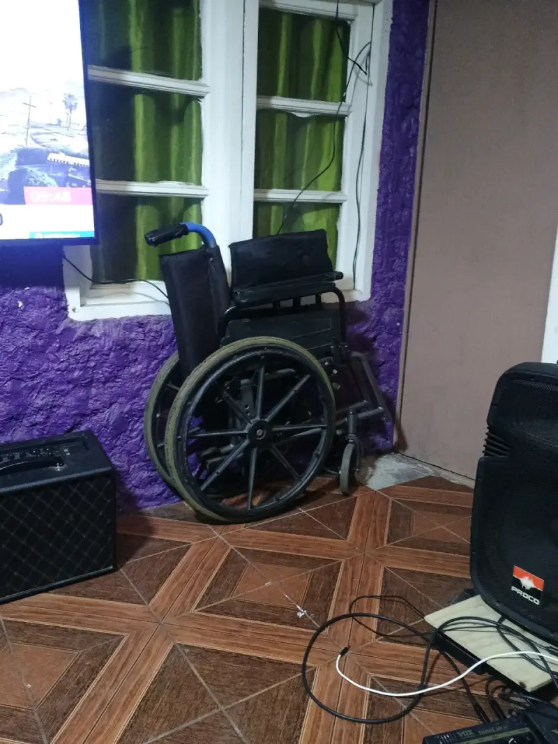 Silla de ruedas plegable en buen estado