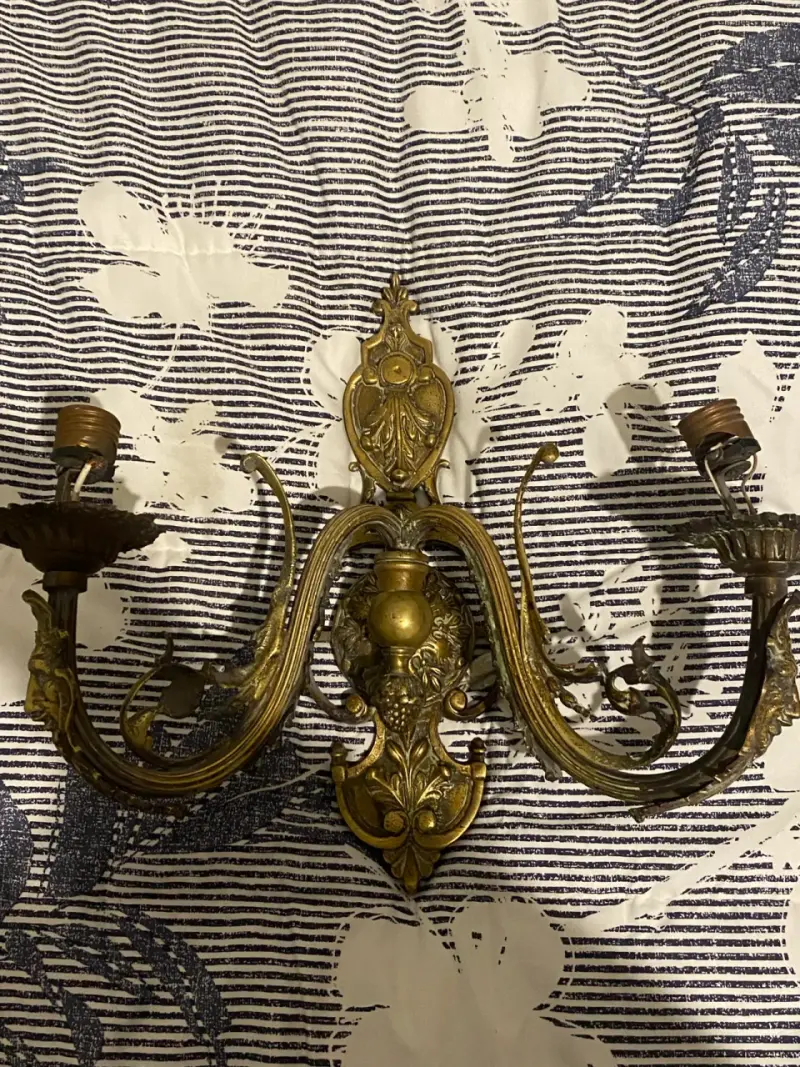 Antiguo aplique de pared de bronce doble