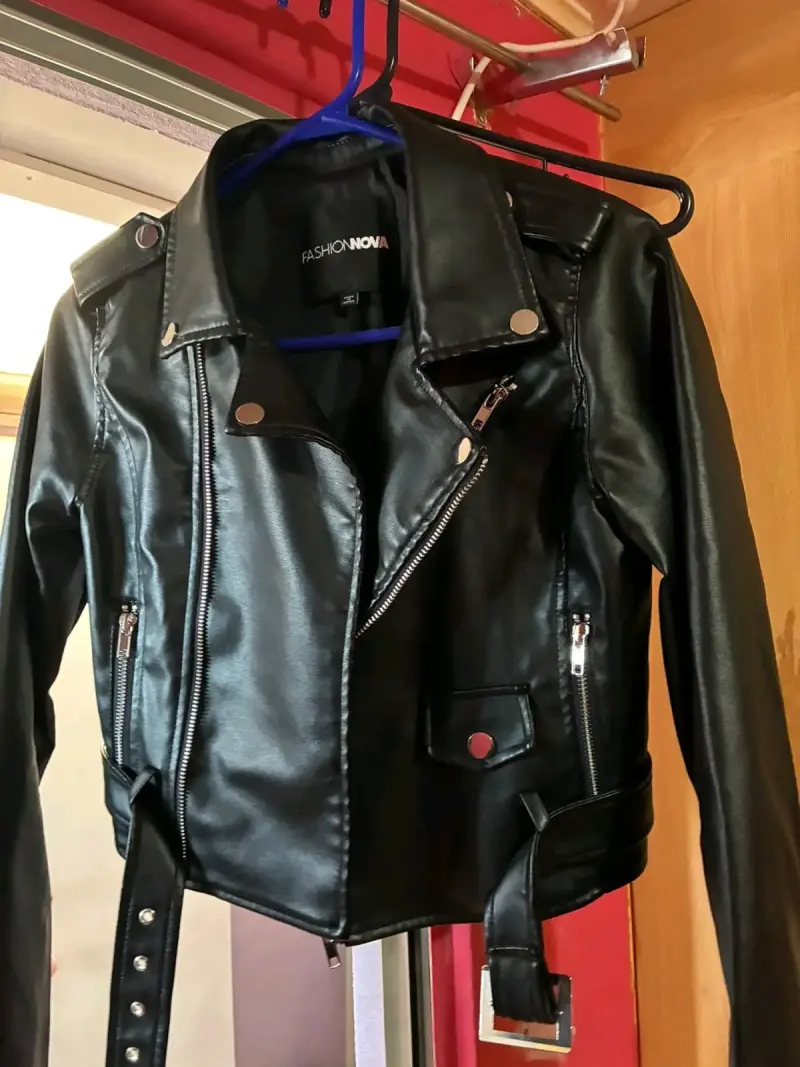 Chaqueta de cuero sintético Fashion Nova negra - 2