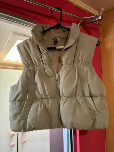 Chaleco acolchado beige sin mangas - miniatura 1