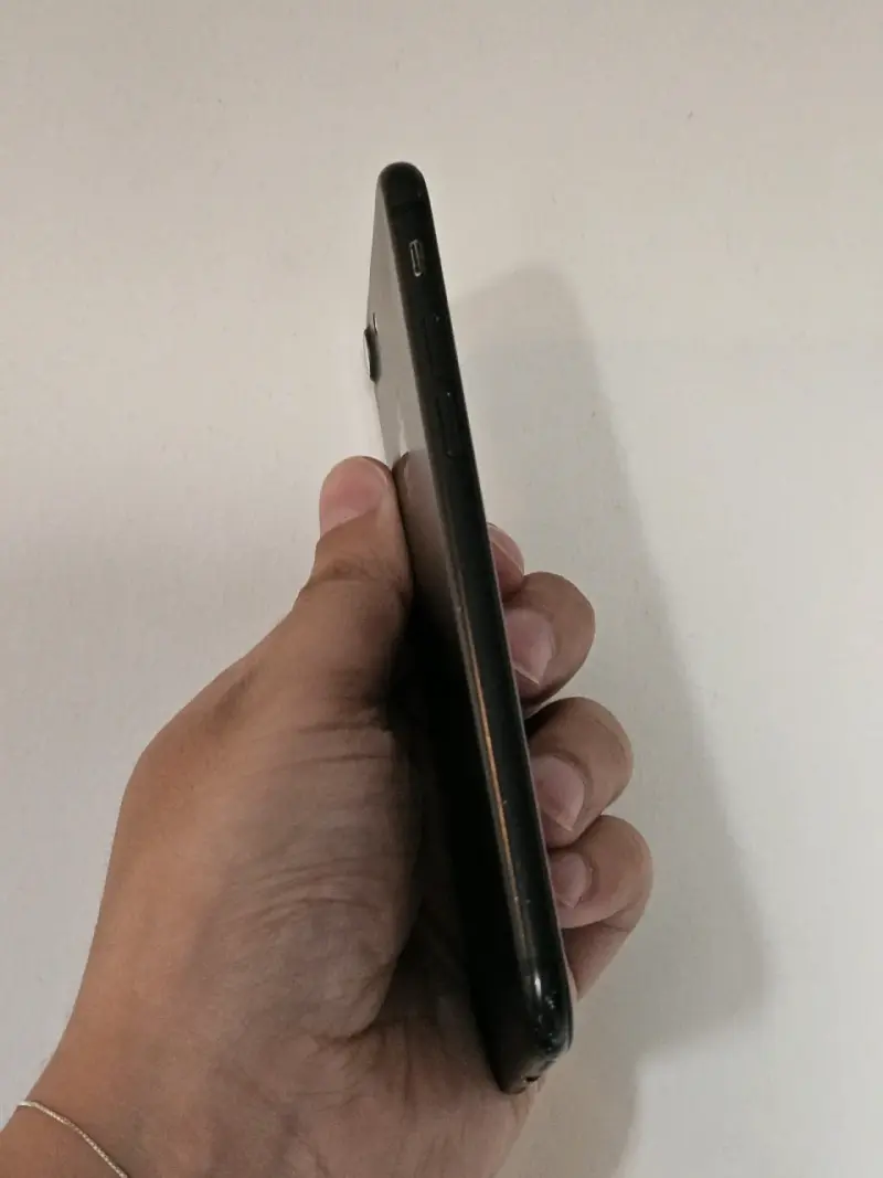 Smartphone negro en buen estado - 2