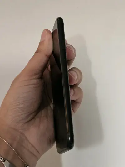 Smartphone negro en buen estado - miniatura 3