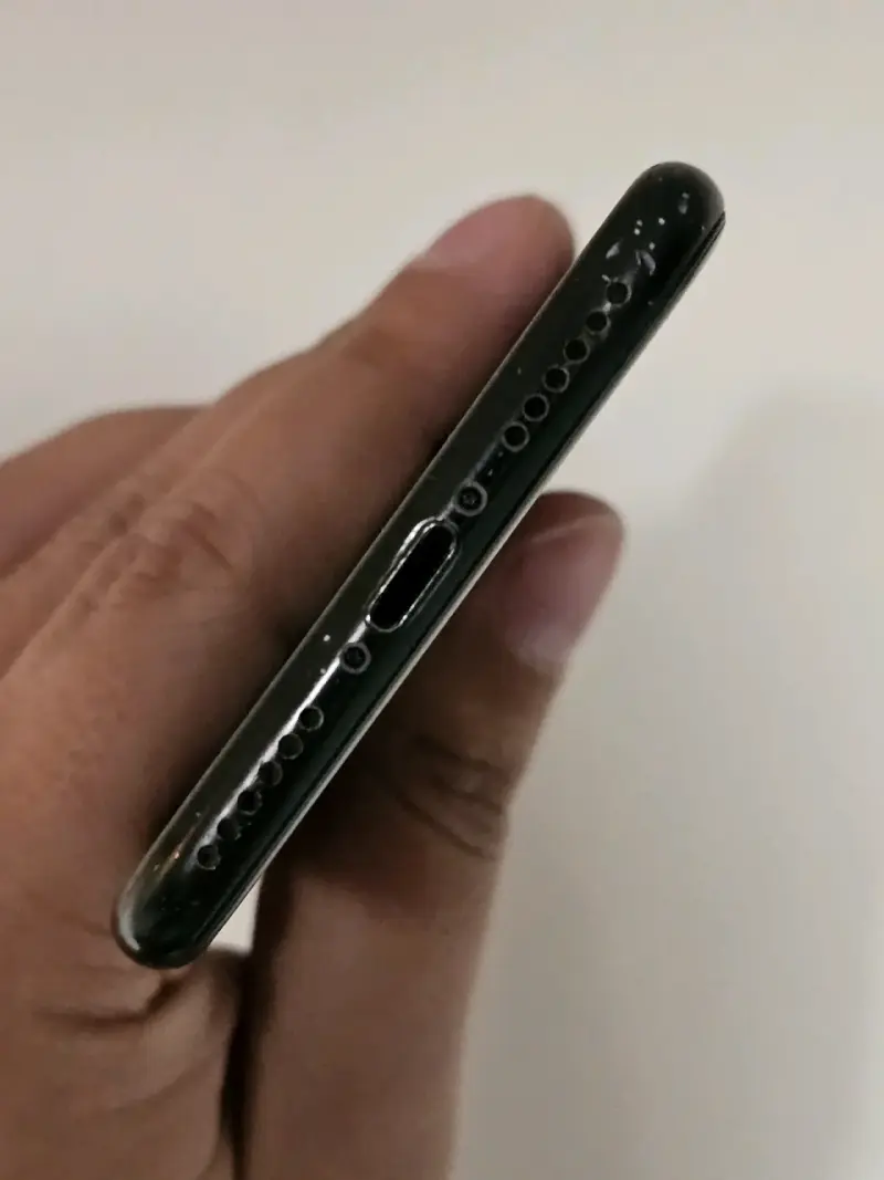 Smartphone negro en buen estado - 4
