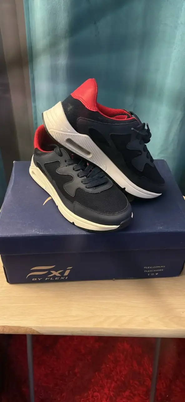 Zapatillas deportivas Flexi negras y rojas - 1