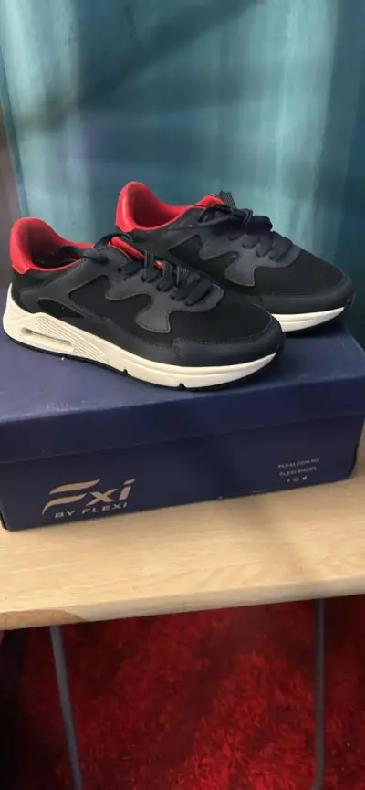 Zapatillas deportivas Flexi negras y rojas - miniatura 2