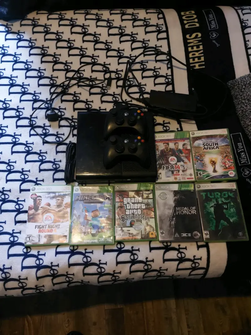Consola Xbox 360 con juegos y accesorios