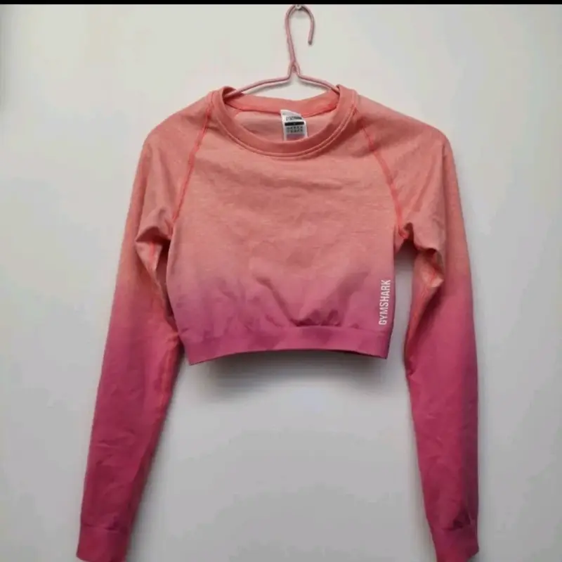 Polera crop top Gymshark degradé rosa - 1
