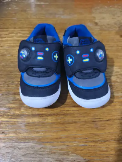 Zapatillas infantiles con diseño de control de videojuegos - miniatura 1