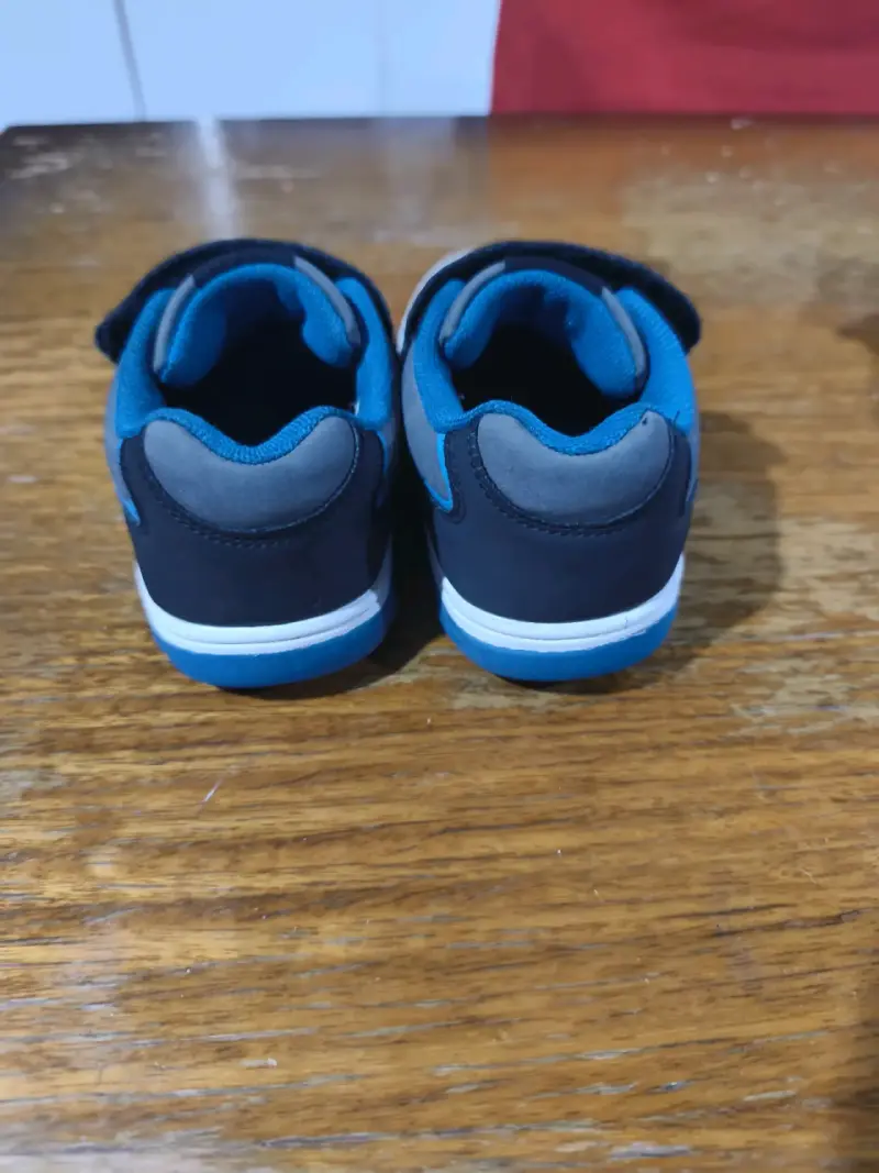 Zapatillas infantiles con diseño de control de videojuegos - 2