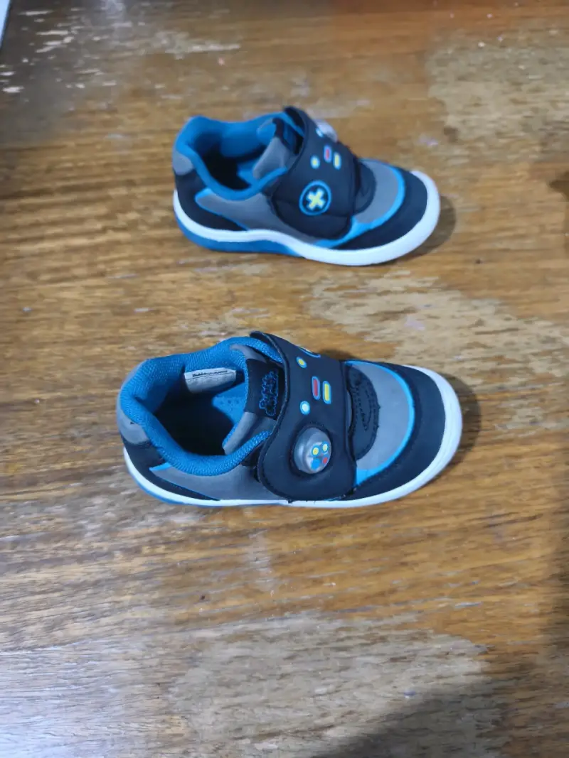 Zapatillas infantiles con diseño de control de videojuegos - 3