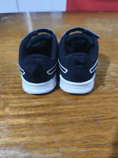 Zapatillas negras Puma para niños - miniatura 2